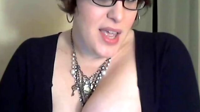 Naughty talking webcam BBW bares her tits and plays with her cunt