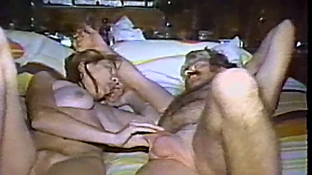 Vintage homemade porn from the 1970s with great missionary sex