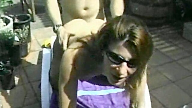 Amateur girl in sunglasses rides a dick outdoors