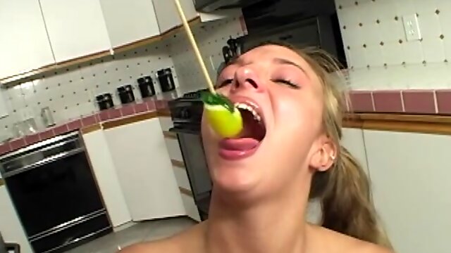 Skanky slut gets her coochie fucked