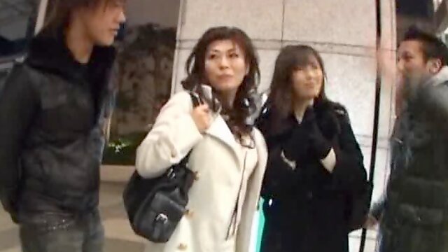 Kinky Japanese Wife Has Hot Sex Action