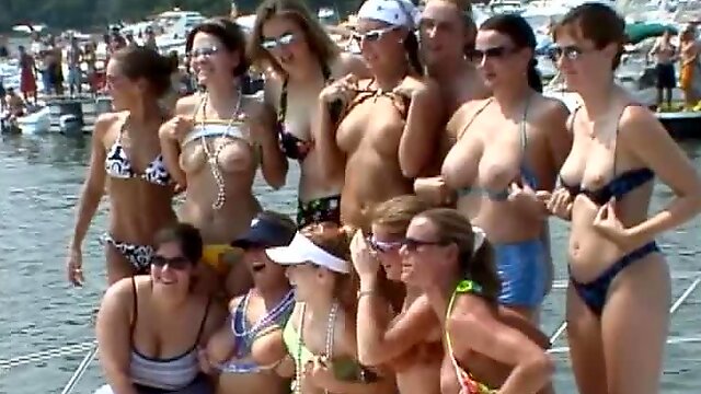 Boner Popping College Babes Tease With Their Sexy Bodies