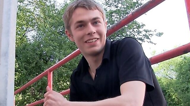 Amateur twink with a bubble butt takes a facial