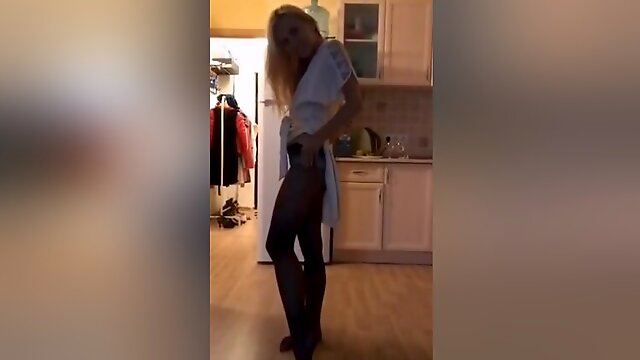 Girlfriend Horny In The Kitchen