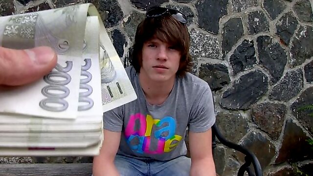 Amateur edgelord takes a huge facial after anal