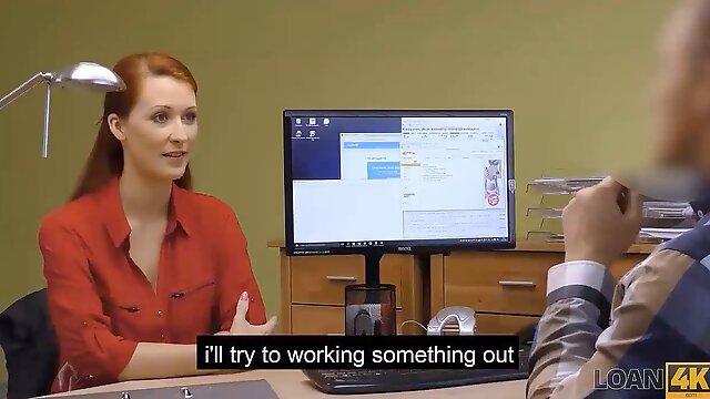 Agente inmobiliario deja que el trabajador del banco la penetre para un préstamo