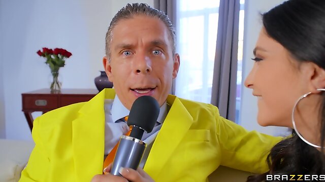 Younger Jane Wilde moans while having anal sex with an older dude