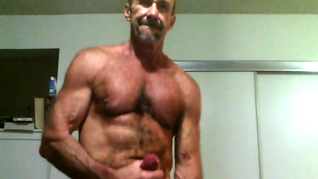 Muscle Exhibiting And Jerking Off Big Cock And Dickhead