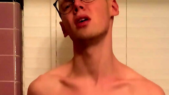 Jock milking his ass with a dildo 