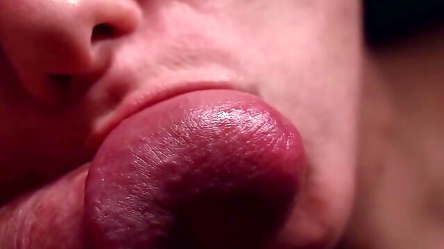 Close-up Blowjob With Cum In Mouth Gently Sucked A Big Cock