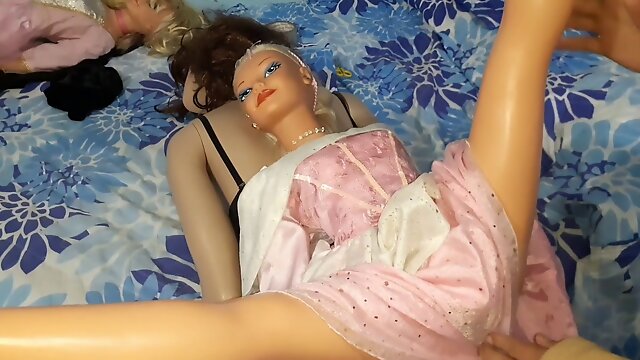 Barbie, muñeca gigante, raunchy
