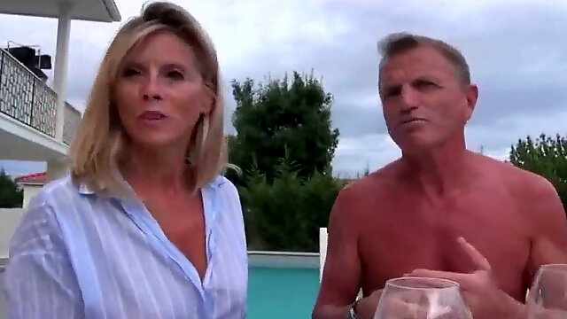 Francaise Mature, Cougar Francaise, Sabrina French, Piscine