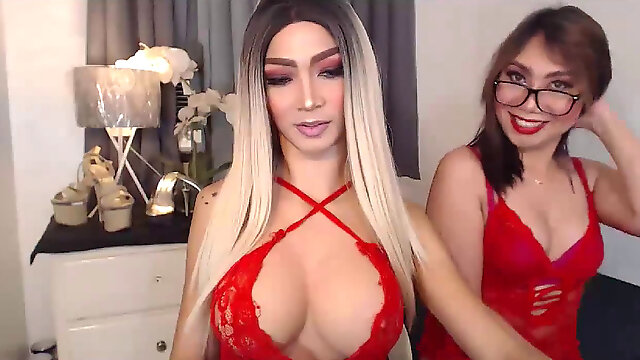 Magnificent tranny with a uber-cute beautifull tits live