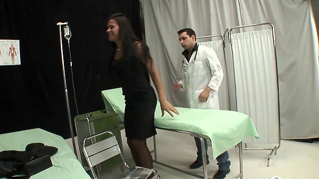 The beautiful Letizia penetrates the doctor with her huge co
