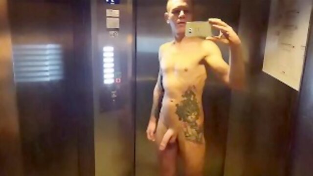 Gay Walking Naked, Gay Exhibitionist