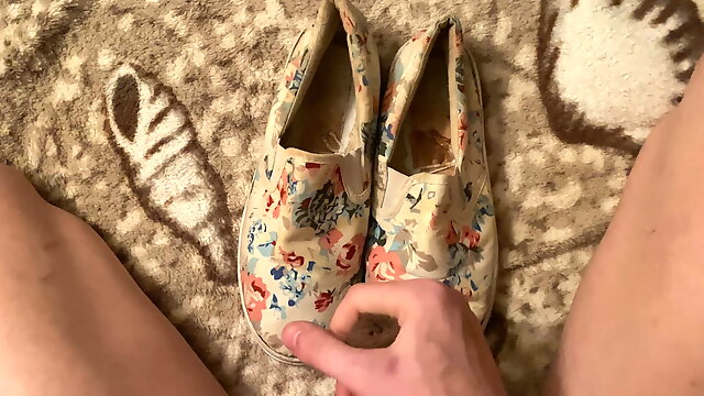 Cum on floral slip-ons shoes