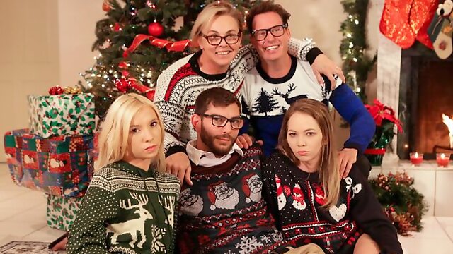 Big Tit Family, Kenzie Reeves, Group Sex, Christmas, Vacation, Dogging, Mom