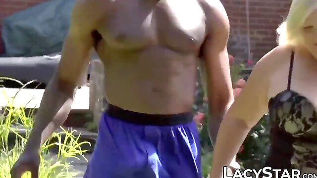 Hottest GILF Lacey Starr facial in outdoor bi-racial