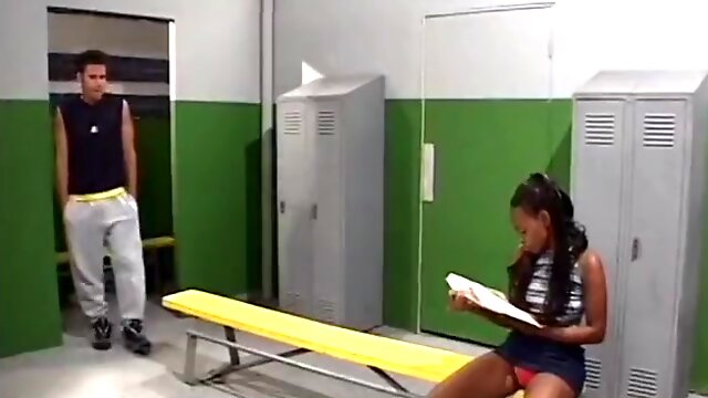 Ebony Schoolgirl In The Changing Room Ended With Facial