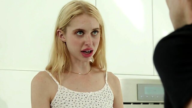 Small tits girlfriend Chloe Cherry moans while having wild sex