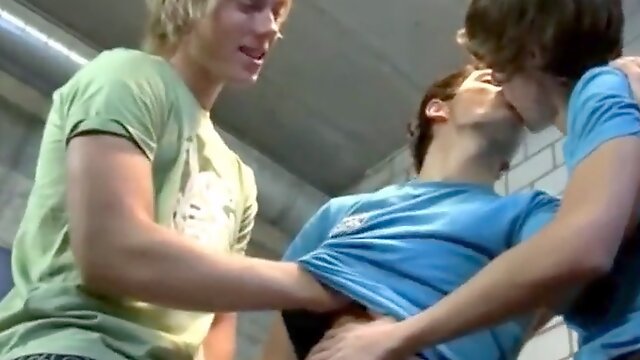 Bareback skater boi threesome