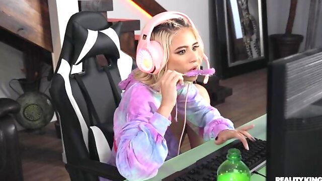 RoommatesTightSnatch69