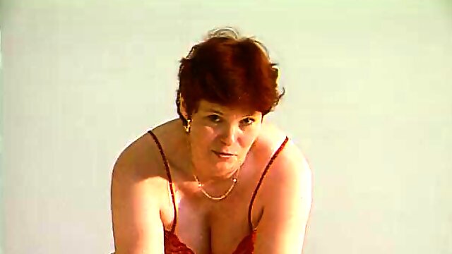 Mature German lady shows off  (CLIP)