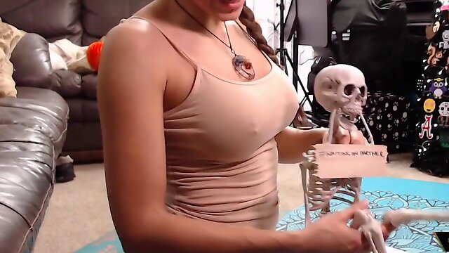 Twitch Nip Slips Downblouse Oops Camels Pokies Upskirts More