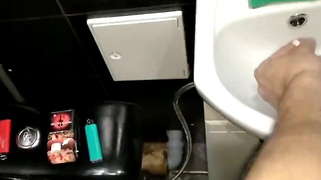 Sex with Russian milf in the toilet