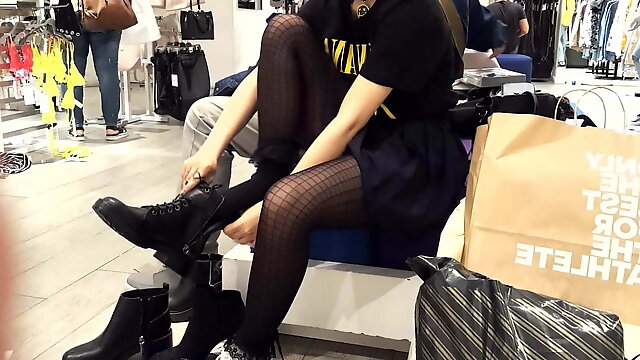 Her perfect upskirt, Pantyhose shoe shopping