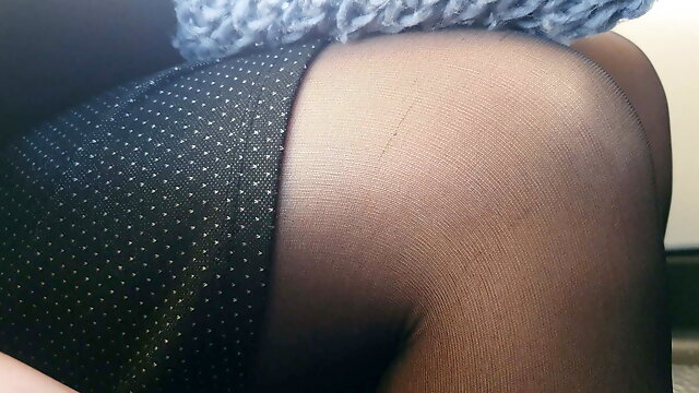 Closeup pantyhose in the train (little touch)