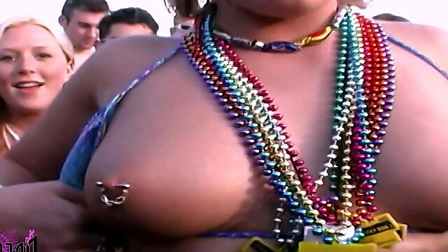 Pretty College Girls Show Tits And Pussy At Wild Beach Party