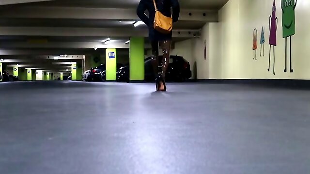 Latex stockings+sky highheels