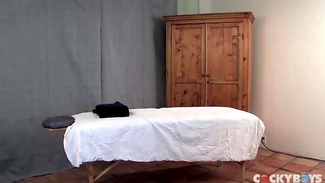Muscular hottie Kevin Crows gets freaky during massage