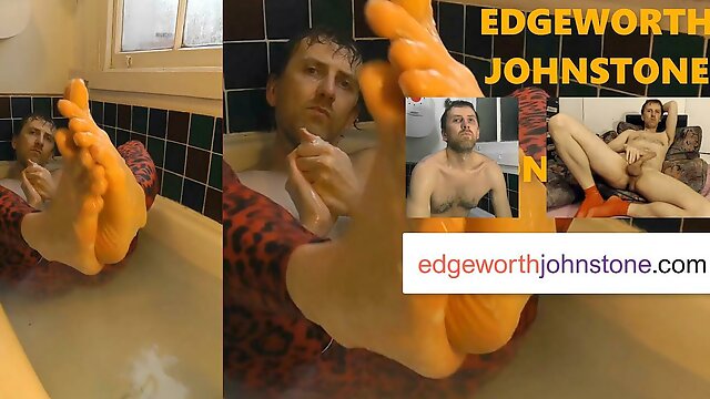 EDGEWORTH JOHNSTONE Soapy feet in the bath. Bathing male foot fetish DILF closeup. Mans feet washing