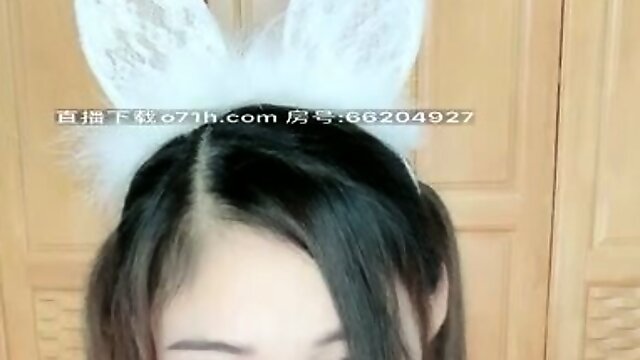 Chinese teens live chat with mobile phone.***