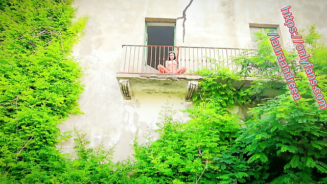 Italy big abandoned house balcony show