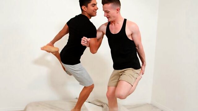 True twinks Grant Ducati and Alfonso Osnaya fuck happily