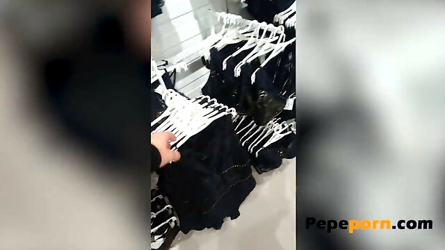 Shopping mall blowjob before her BUTTHOLE-DRILLING! Maria wants to be a queen of kink