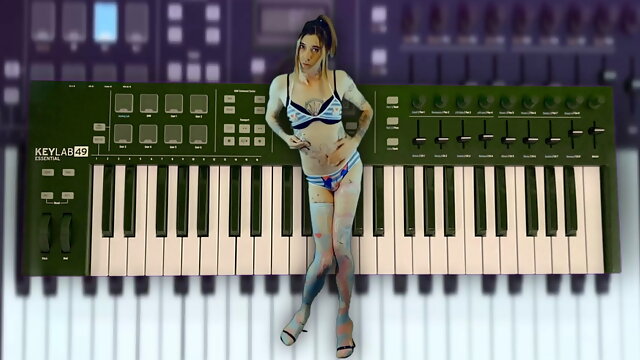 Latex Music, Bikini