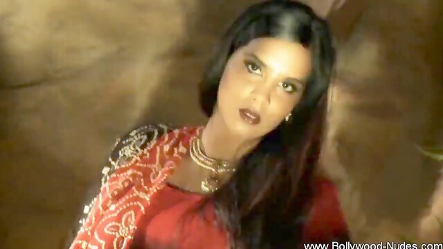 Bollywood babe loves To display Off While Dancing Naked