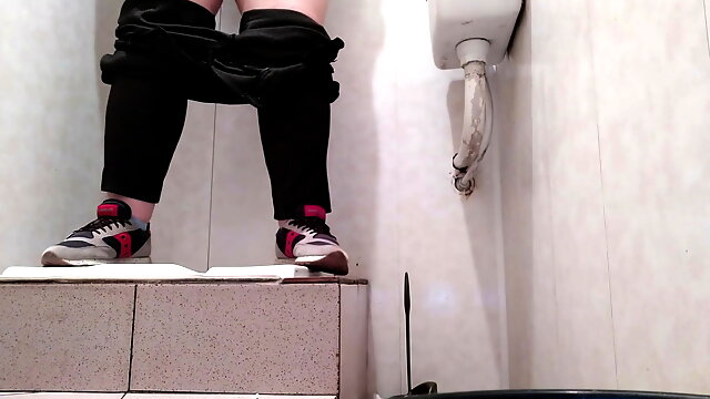 Toaleta, Ukryta Kamera, Pod Spódnicą
