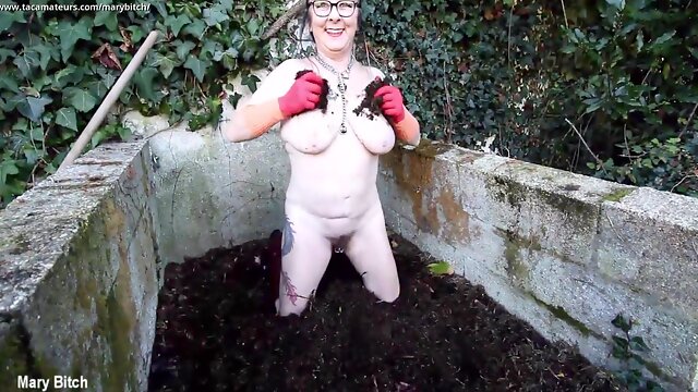In Manure With Rubber Boots & Gloves Pt1 - MaryBitch