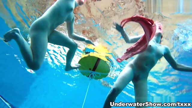 Underwatershow Lesbians