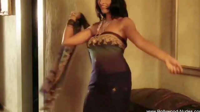 PORN NERD NETWORK - Exotic And Unique Dancer From India Dancing Moment