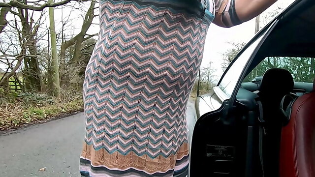 Crossdresser kellycd out for an horny afternoon drive and wanking on the roadside