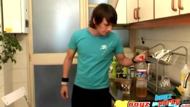 Amateur twink working his shaft in a solo scene