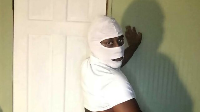 Twerkus: Twerking In A Red Skirt 