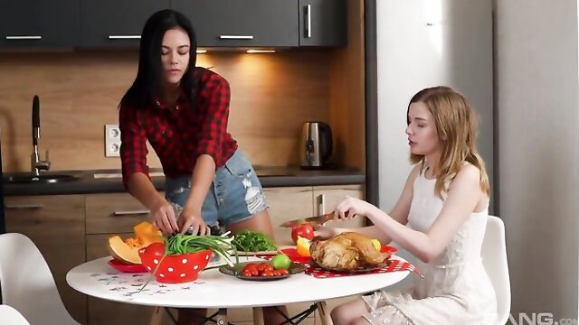 Tarre and Lana Broks are enjoying face-sitting in the kitchen