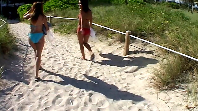 Amateur blowjob from two young girls I met on the beach in Miami